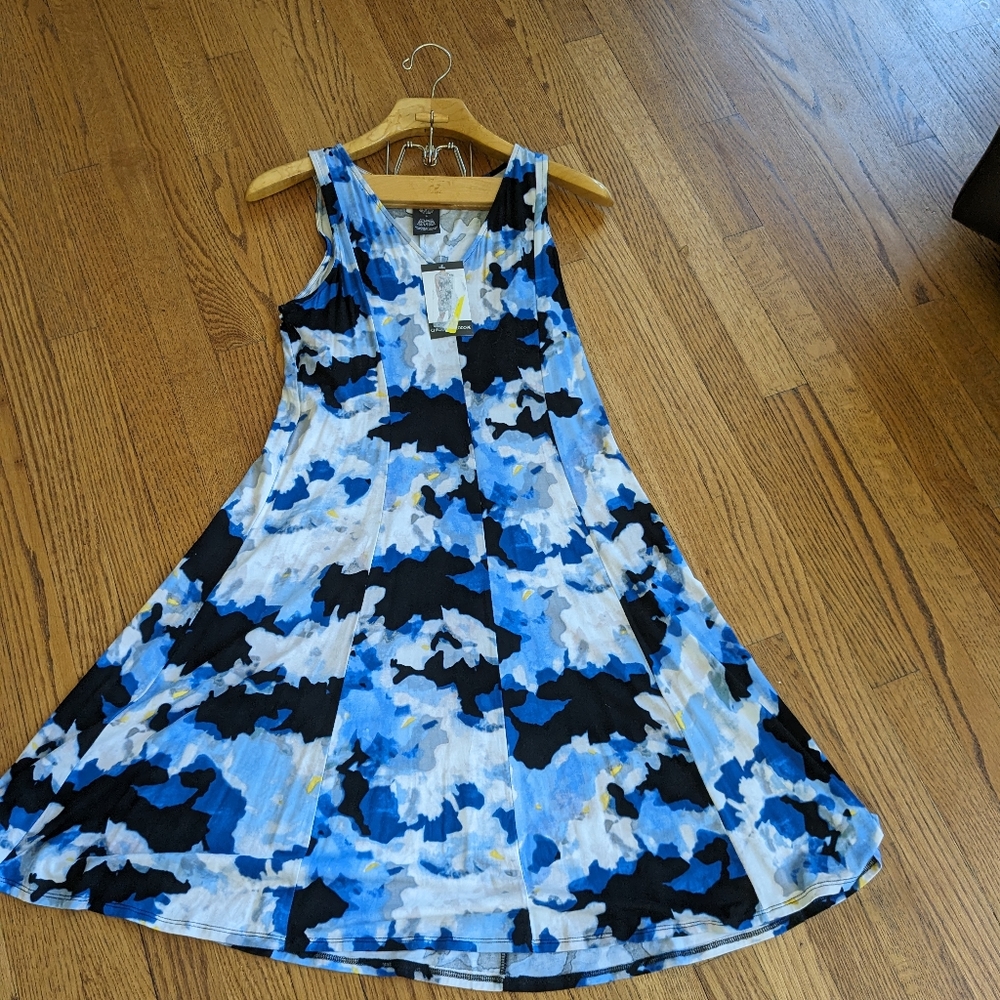 Chelsea and Theodore dress size small